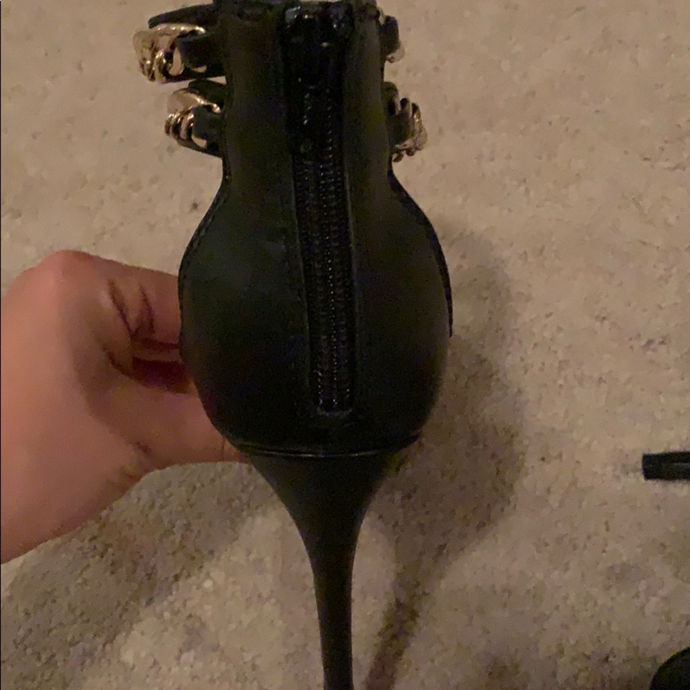 Heels - Picture 3 of 4